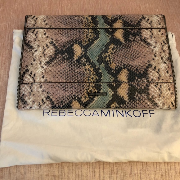 Tri-color envelope clutch